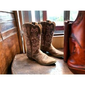 Justin boots women’s 8.5B style L2562 hardly worn brown leather